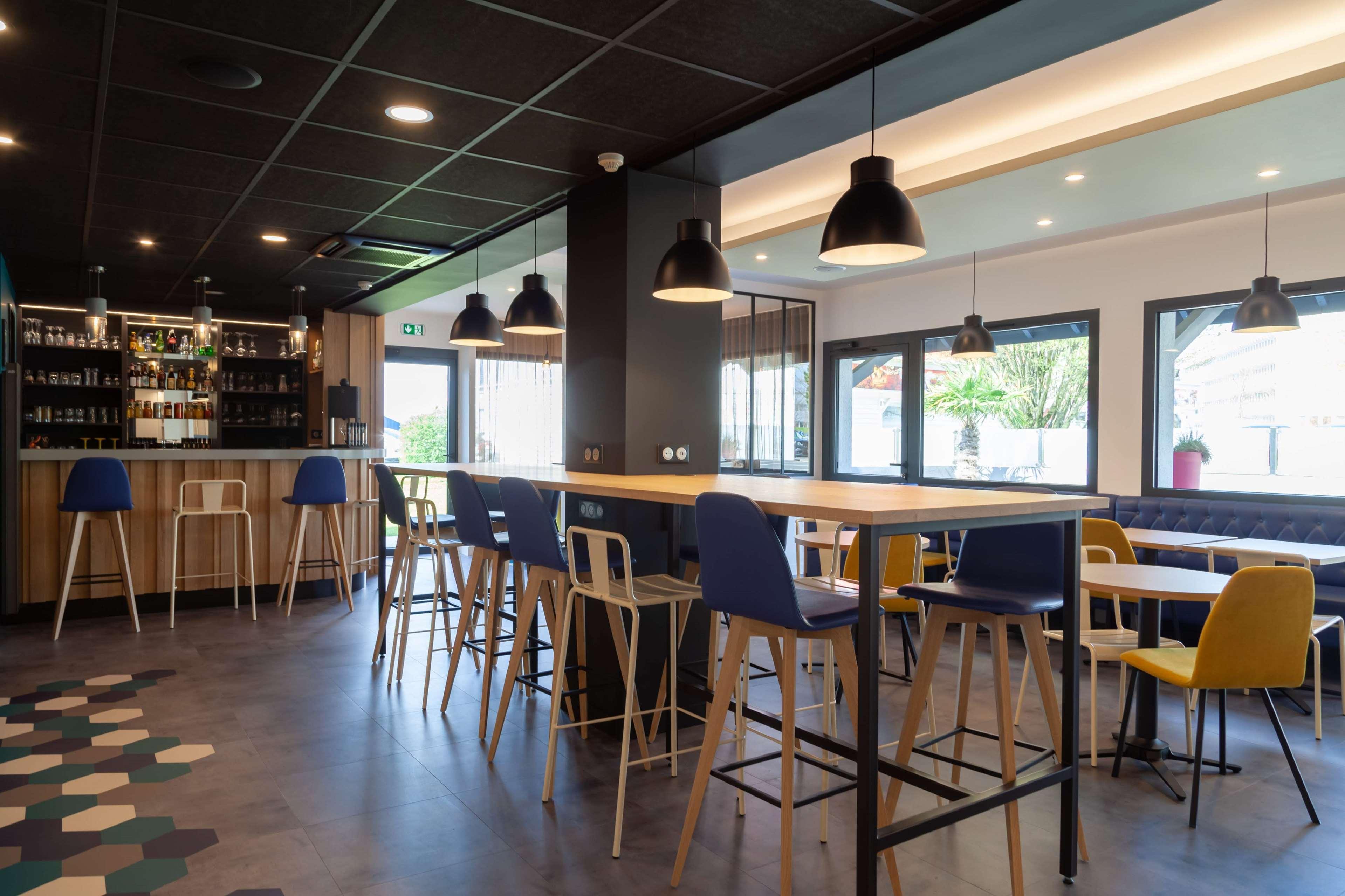 Kyriad Niort-Espace Mendesfrance Exterior foto